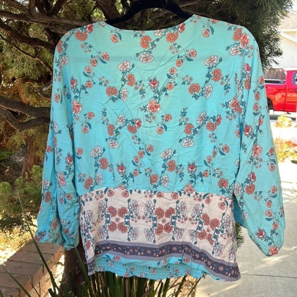 City Chic 3/4 sleeve blouse size M/L - Picture 2 of 8